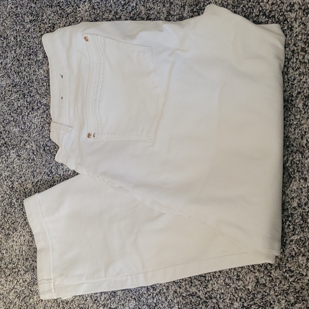 White House Black Market Slim Crop Size 6 White Pants